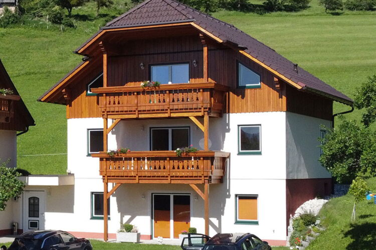 das Gästehaus im Sommer