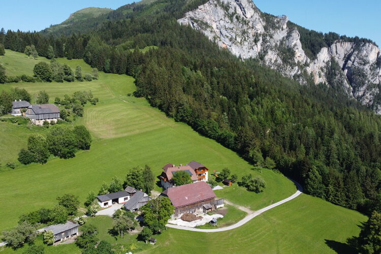 Luftaufnahme Gästehaus Gindl und Ferienhof Gindl